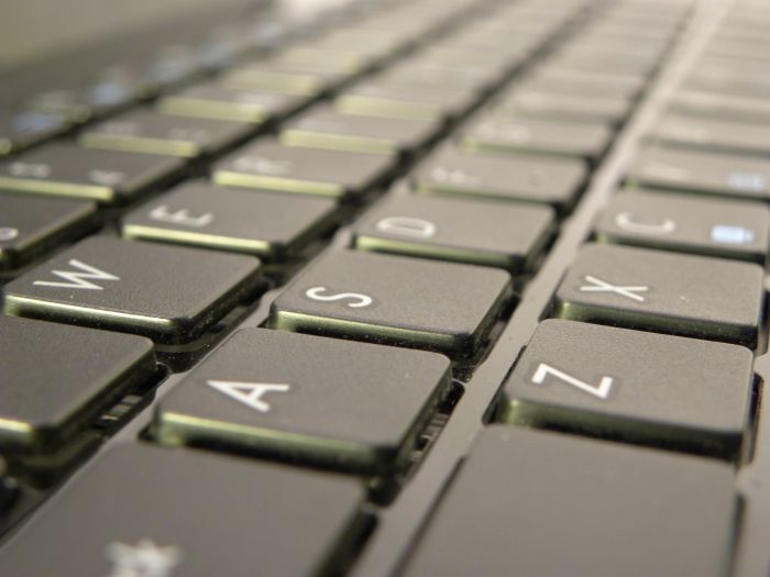 ASUS EeePC 1215B Netbook