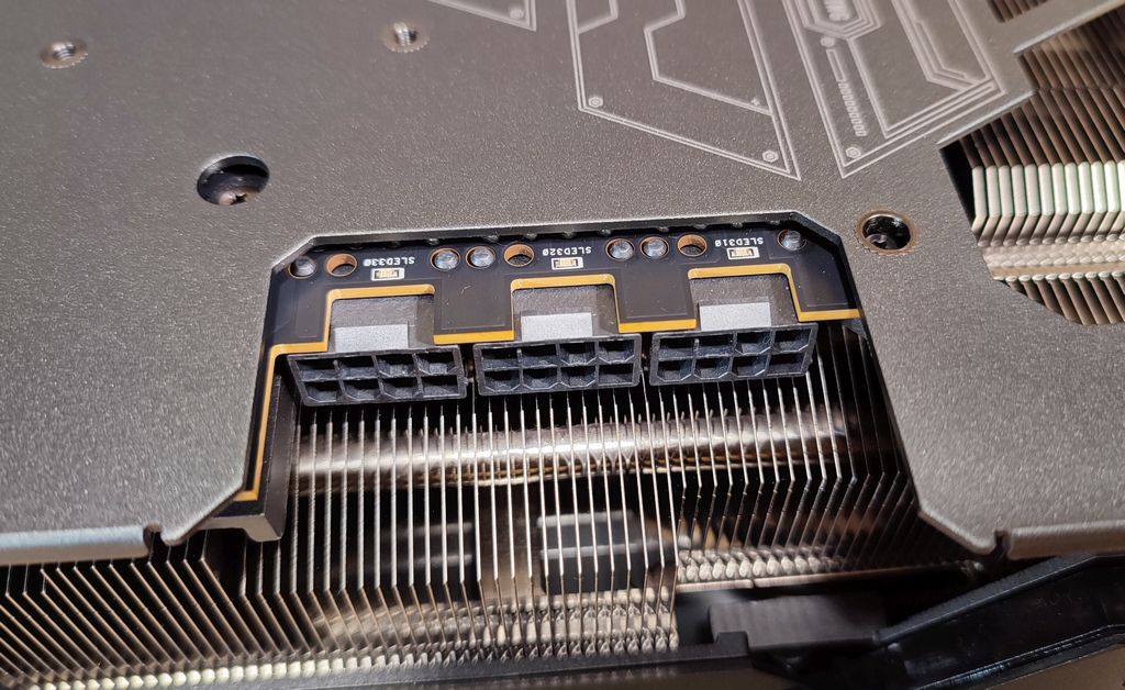 Radeon RX 7900 XT - three 8-pins power connectors
